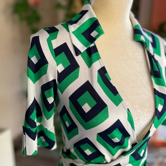 DVF Vintage wrap top - Picture 2 of 7